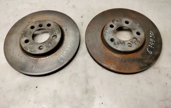 BMW 1 F40 Front brake disc 6799351