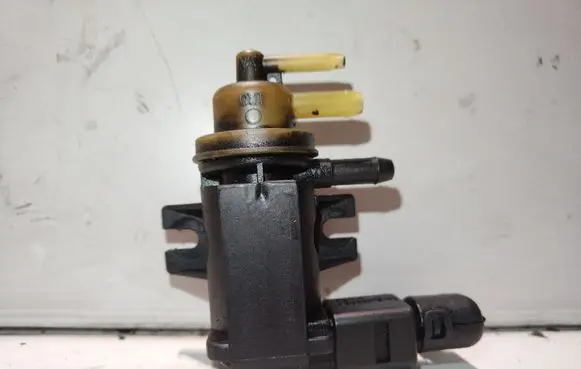 Volkswagen Caddy Vacuum valve 1K0906627B