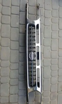 Nissan Pathfinder R50 Front bumper upper radiator grill
