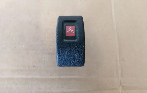 Opel Astra G Hazard light switch 90561384