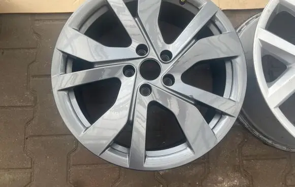 Volkswagen Tiguan R18 alloy rim 
