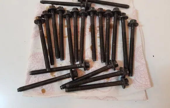 Ford Mustang VI Cylinder head bolts 