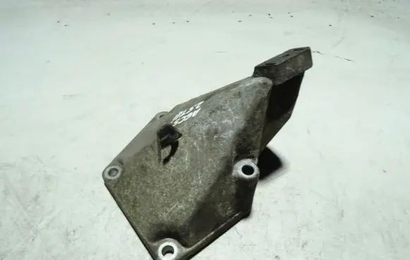 Audi A6 S6 C5 4B Engine mounting bracket 4B0199307C