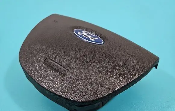 Steering wheel airbag