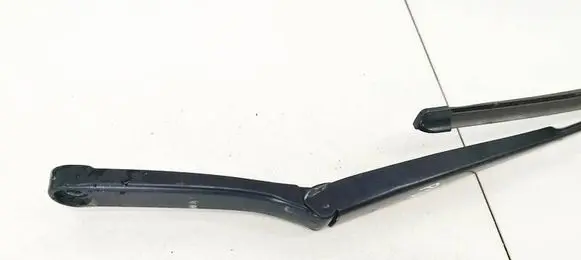 Skoda Yeti (5L) Front wiper blade arm