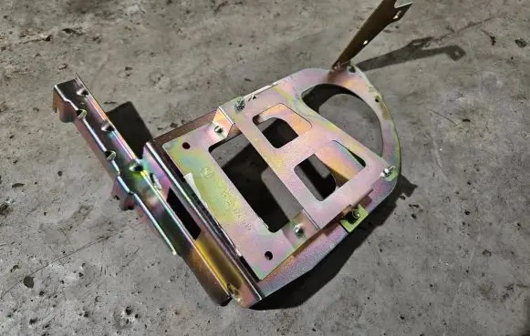 BMW 7 E38 Sound amplifier holder/bracket 84138374819