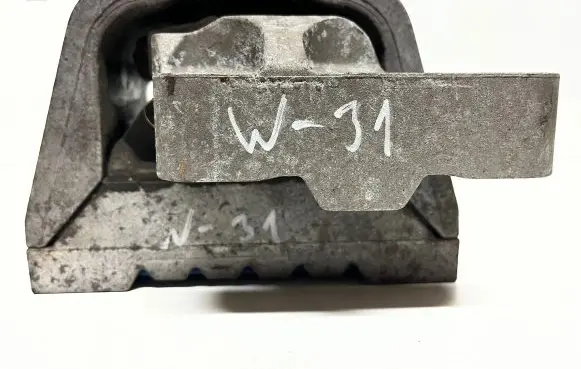 Volkswagen PASSAT B6 Engine mount bracket 1K0199262F