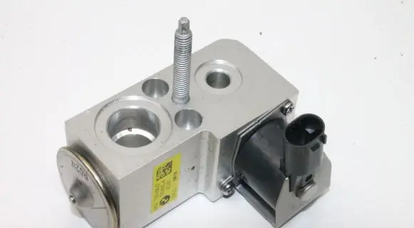 BMW i4 Air conditioning (A/C) expansion valve 7951456