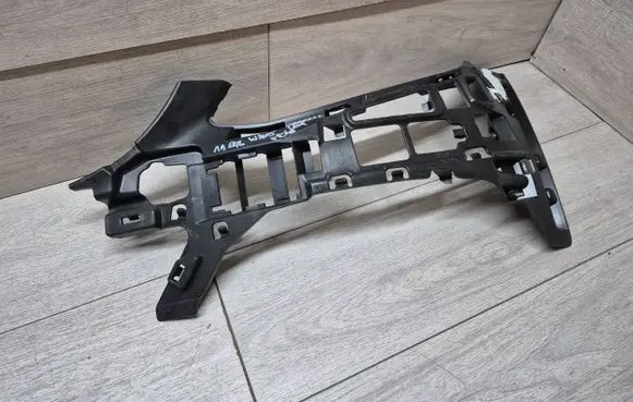 Mercedes-Benz C W205 Front bumper mounting bracket A2058850565