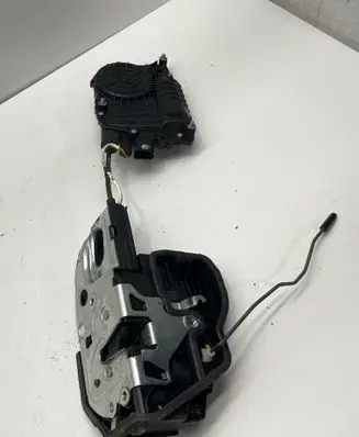 BMW 7 F01 F02 F03 F04 Front door soft close latching motor 4152309800 7185690
