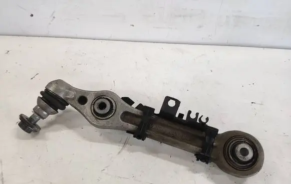 Mercedes-Benz C AMG W205 Front control arm A20519