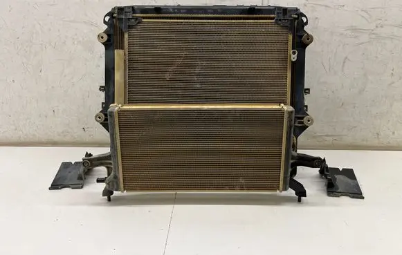 Toyota Hilux VIII Radiator set 26403261 TG422136 TG4221367200