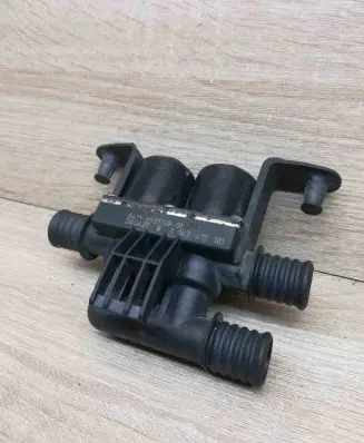 BMW 5 E60 E61 Coolant heater control valve 6931708 040427