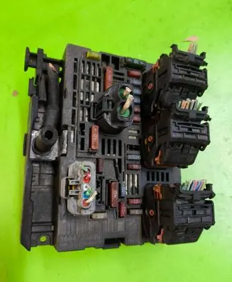 Citroen C4 Grand Picasso Fuse module 9664705880