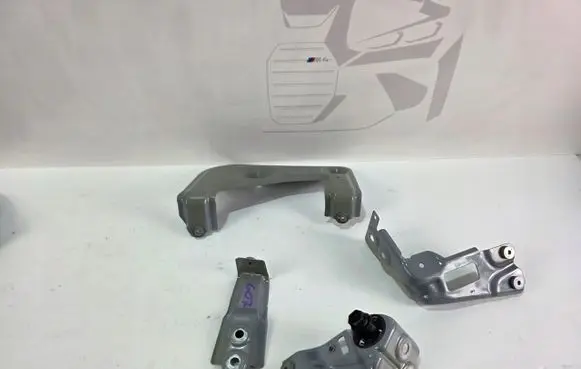 BMW X7 G07 Fender mounting bracket 