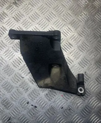 Engine mounting bracket