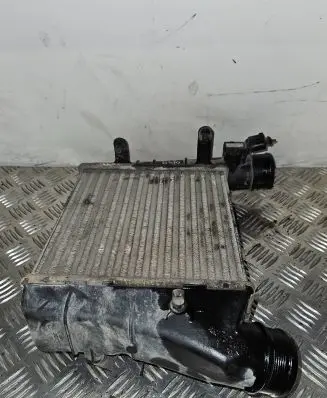 Audi A4 S4 B7 8E 8H Intercooler radiator 8E0145805AA 3229440