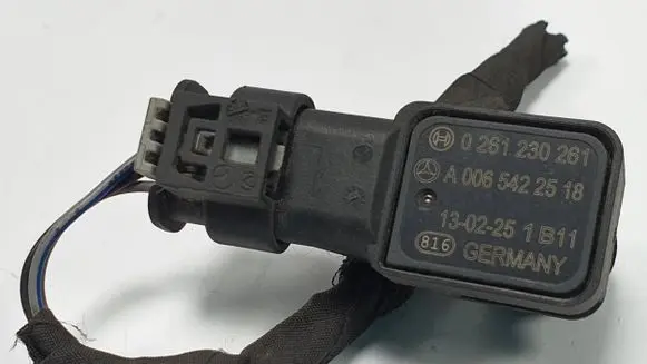 Mercedes-Benz A W176 Hydraulic servotronic pressure valve A0065422518
