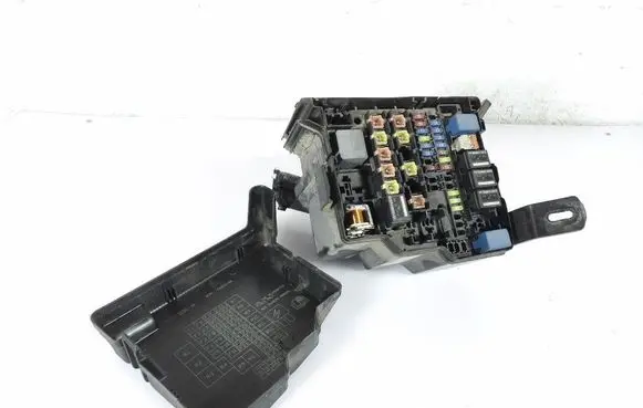 Ford Courier Fuse box set AE8T-14A003-AA
