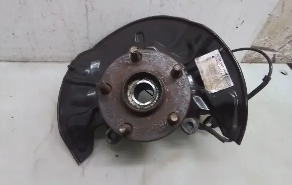 Toyota Avensis T250 Front wheel hub