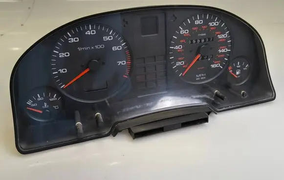 Audi 80 90 S2 B4 Speedometer (instrument cluster) 88311196 437230001004 K6555