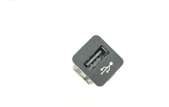 BMW X3 F25 USB socket connector 9167196 61319167196