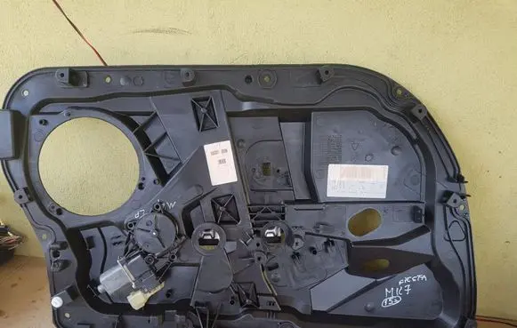 Ford Fiesta Front window lifting mechanism without motor