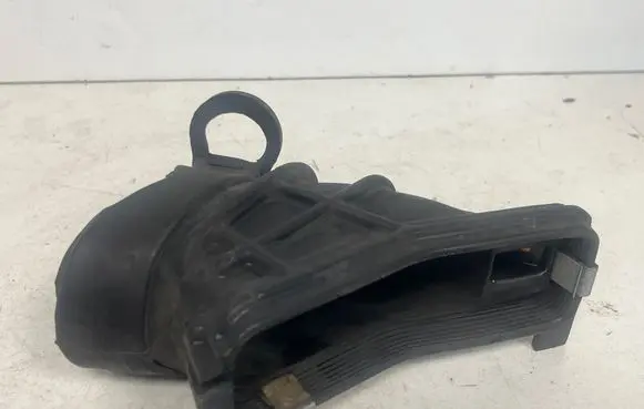 Ford Kuga II Air intake duct part AV619A675AD