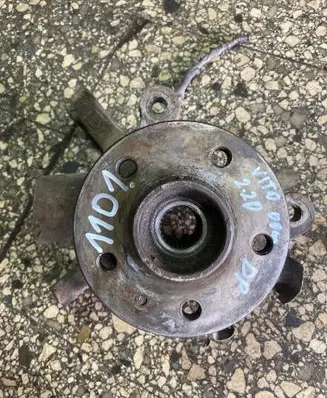 Mercedes-Benz Vito Viano W638 Front wheel hub