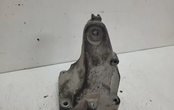 Mercedes-Benz Vito Viano W639 Engine mounting bracket A6422232804