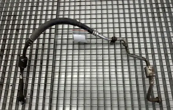 Suzuki Swift I Air conditioning (A/C) pipe/hose 