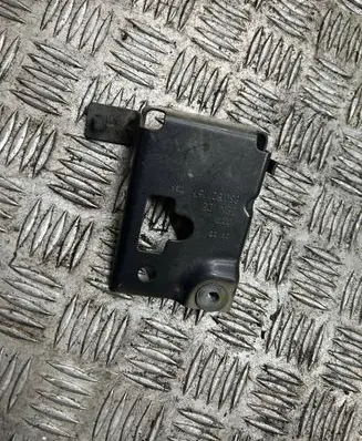 Audi TT TTS RS Mk3 8S Fender mounting bracket 8S0821168