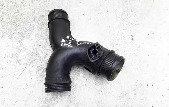 Audi Q7 4L Air intake hose/pipe