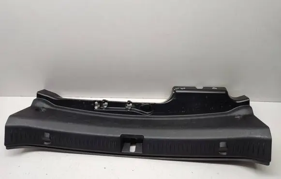 Trunk/boot sill cover protection