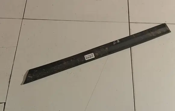 Volkswagen PASSAT B4 Rear door trim (molding) 3A0853753