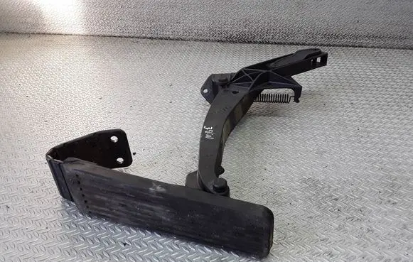 Mercedes-Benz E W210 Accelerator throttle pedal 2203010001