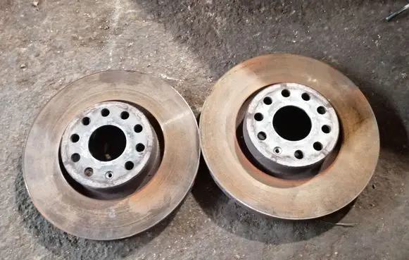 Volkswagen PASSAT B7 Front brake disc