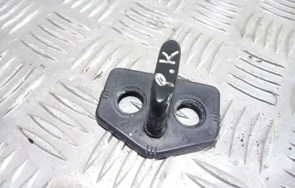 Volvo XC90 Front door lock loop/hook striker 9159920