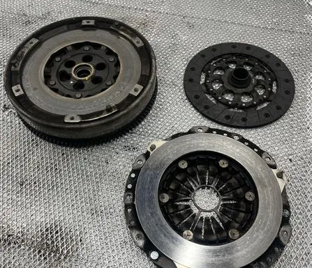 BMW 1 E81 E87 Dual mass flywheel 7560876