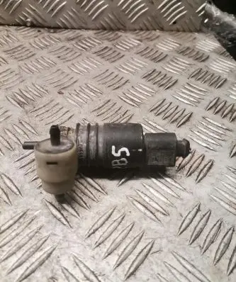 Volkswagen PASSAT B5 Windscreen/windshield washer pump