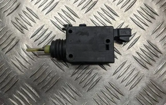 Opel Astra F Central locking motor 90589918 1101215 605420