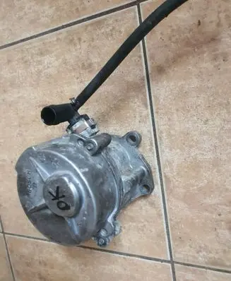 Renault Laguna II Vacuum pump D163322916 2b160604