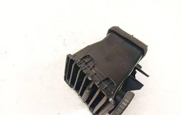 Nissan X-Trail T30 Dash center air vent grill 68750EQ000