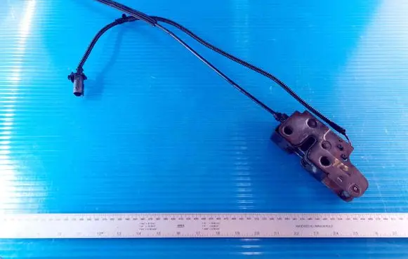 Volkswagen Golf VI Engine bonnet/hood lock/catch