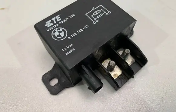 BMW 5 F10 F11 Coolant fan relay 9198302