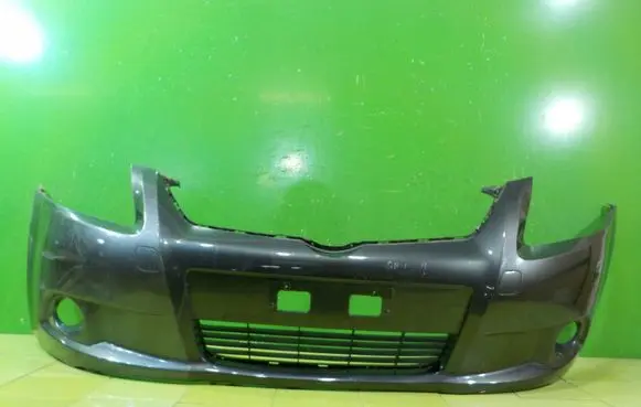 Toyota Avensis T270 Front bumper PRZOD ZP12