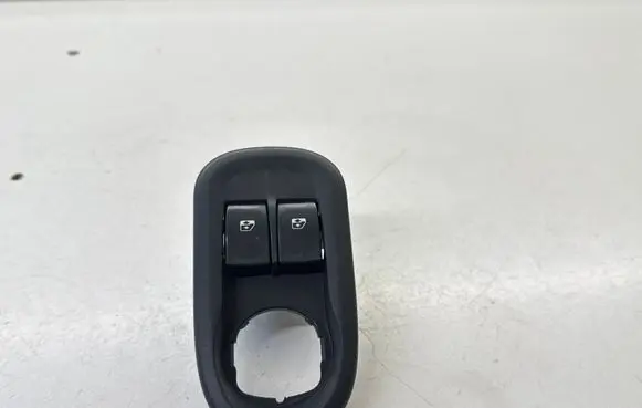 Opel Movano B Electric window control switch 8200637849