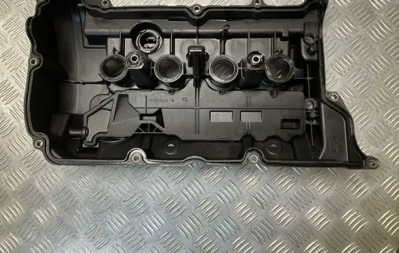 Peugeot 207 Rocker cam cover M03017B152