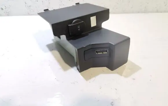 Volkswagen PASSAT B7 USB socket connector 