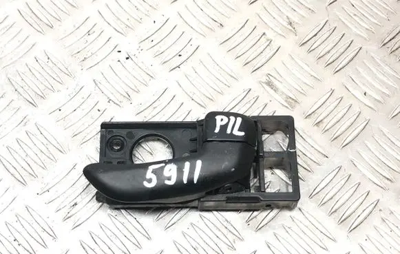 Hyundai i10 Front door interior handle 826230X000